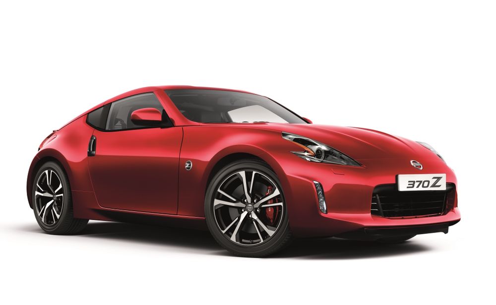 Това е леко освежения Nissan 370Z